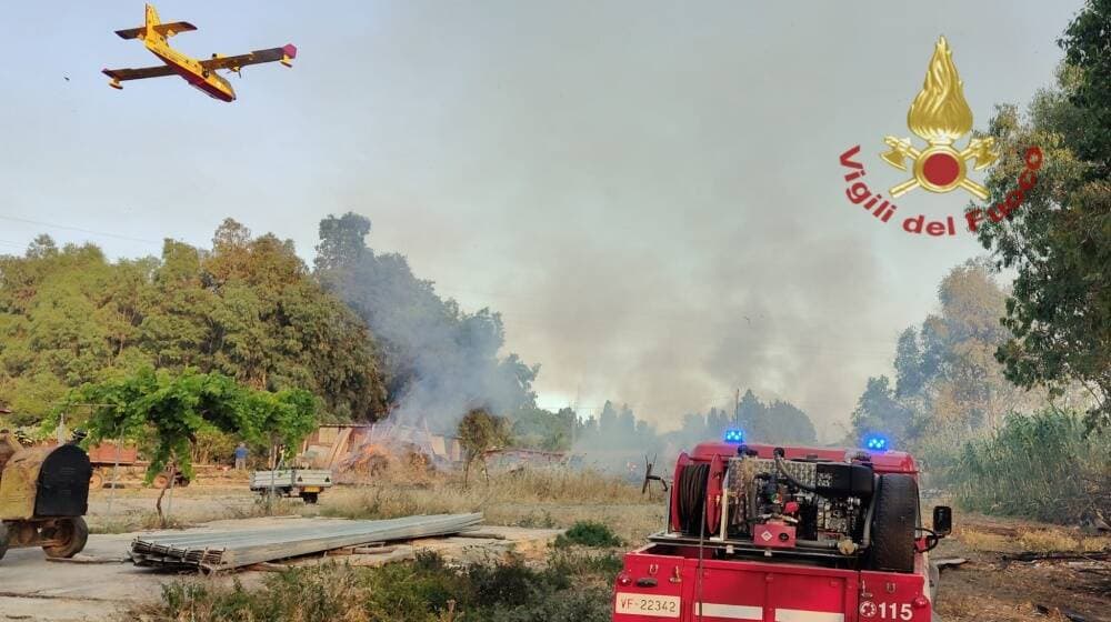 Vigili del fuoco, base stagionale a Terralba, presidio a Is Arenas e supporto al Comando. Ecco la campagna antincendio per l’estate 2026