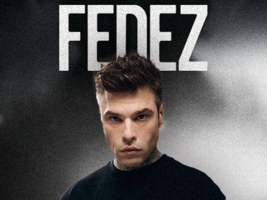 Per il concerto di Fedez varchi e massimo 4.400 spettatori. A Oristano vietati botti e superalcolici