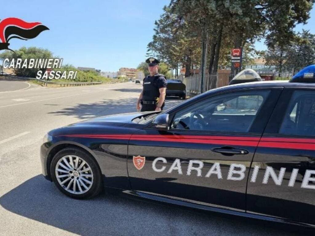 Costringe grossista a dargli denaro per non interrompere le forniture: arrestato rappresentante di una catena di supermercati