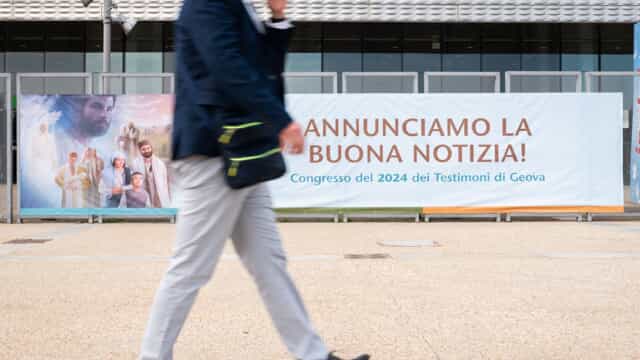 Cambio di rotta dei Testimoni di Geova sulle trasfusioni di sangue
