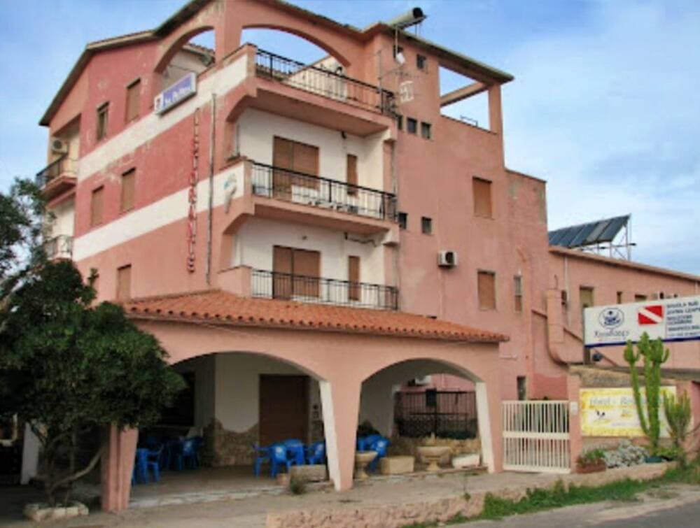 Ex hotel Su Pallosu, Atzori: “Un tavolo tra proprietari, Comune e Regione per riportare in vita la struttura”