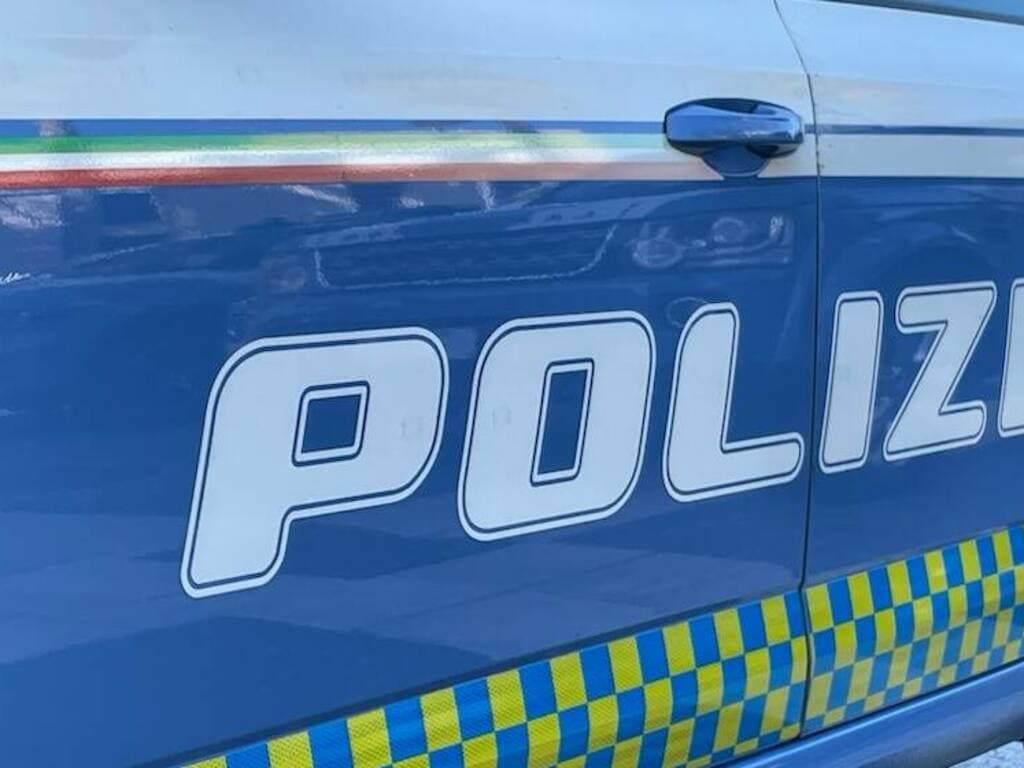In casa hashish, marijuana e attrezzatura per coltivare: arrestato