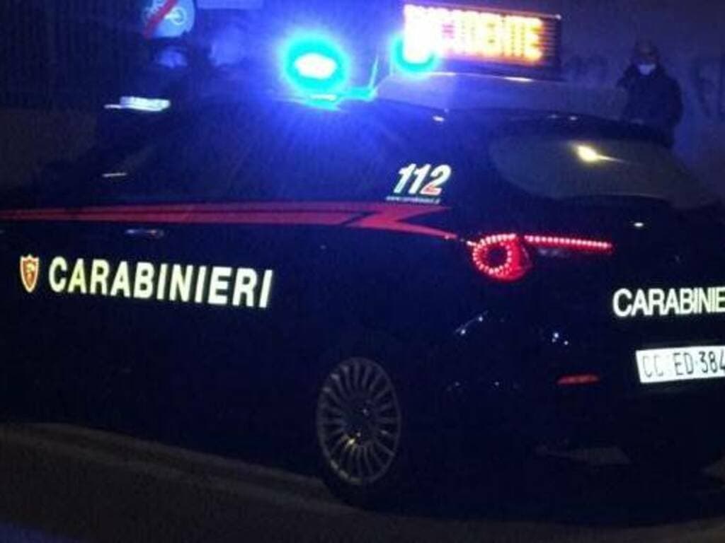 Tamponamento tra auto sfocia in lite, ferito un carabiniere