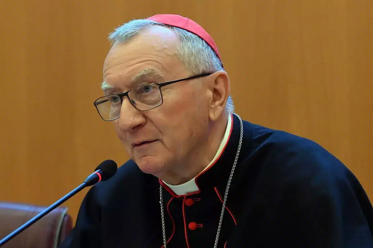 Il cardinale Parolin: “Le guerre preventive rischiano di incendiare il mondo”