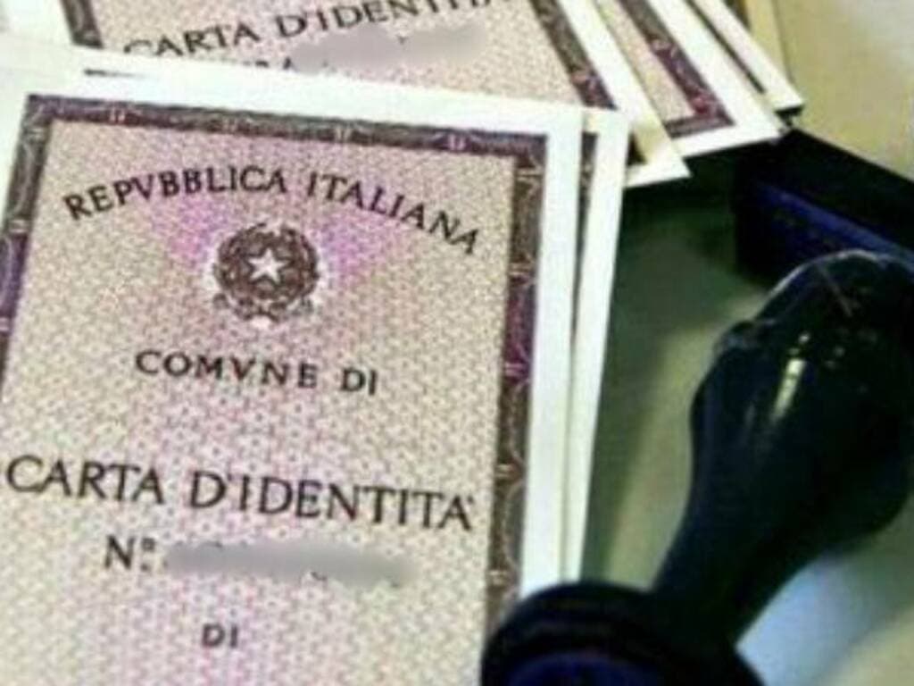 Carta d’identità cartacea, il Governo rimanda l’addio: validità fino alla scadenza