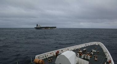 Sequestro di una petroliera russa nell'Atlantico: gli USA rafforzano la stretta contro la “flotta fantasma”