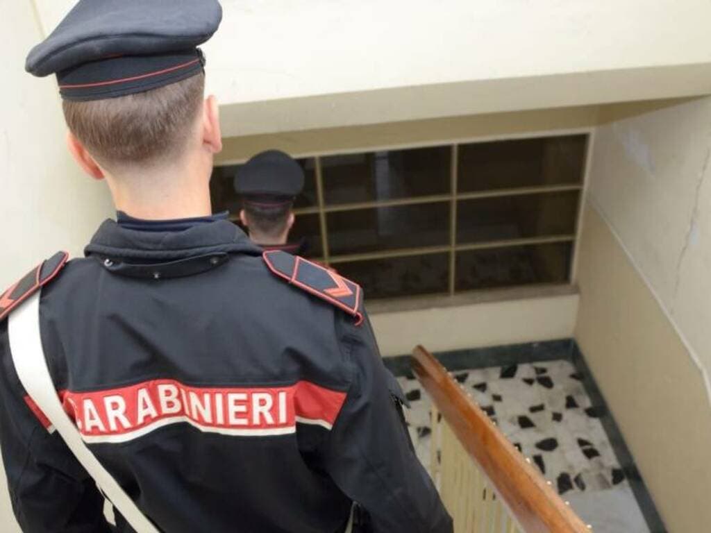 Viola il divieto di avvicinamento e si presenta a casa dell’ex compagna: arrestato