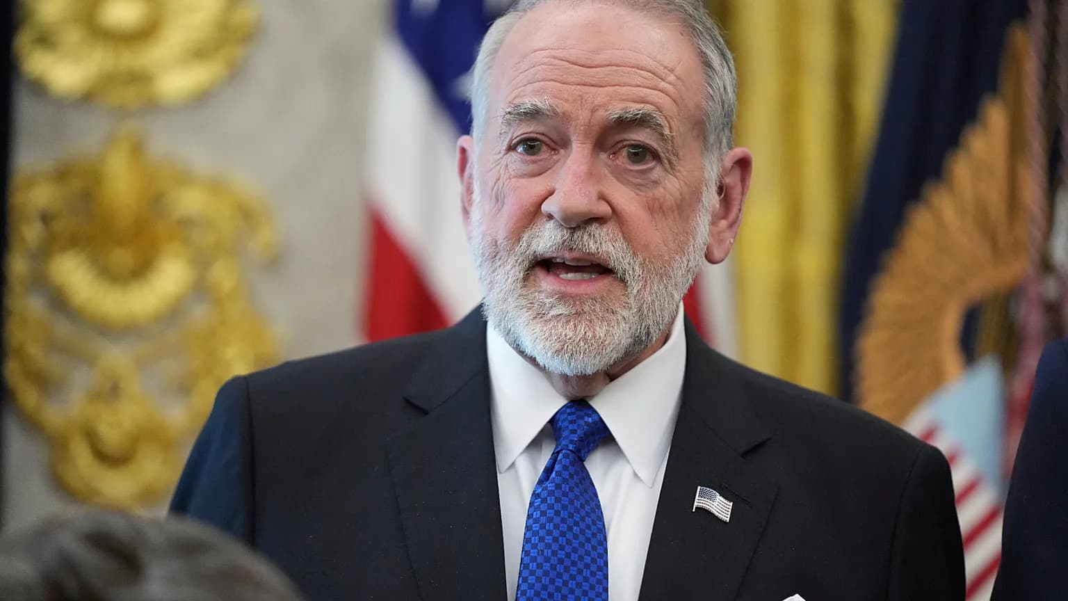Huckabee critica l'assedio dei coloni in Cisgiordania: «È un atto terroristico»