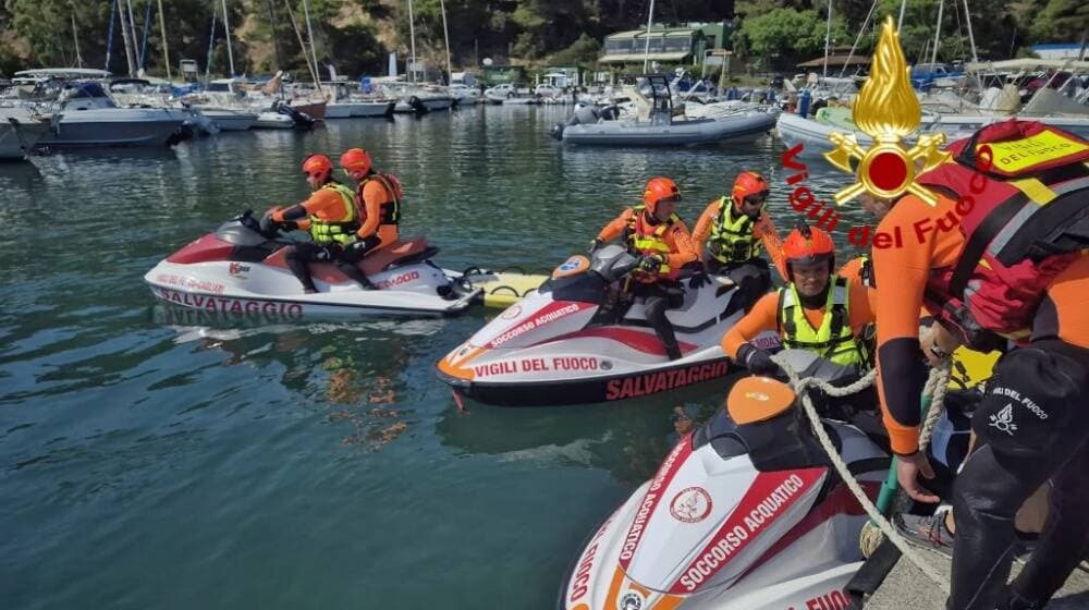 Vigili del fuoco in mare per il corso dedicato a soccorritori e operatori su moto d’acqua