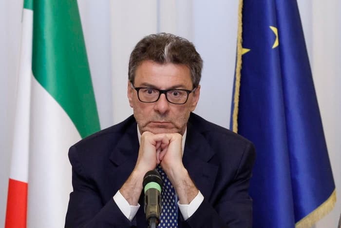 Giorgetti all’Ecofin: “Serve una risposta Ue allo shock energetico causato dalla crisi iraniana”