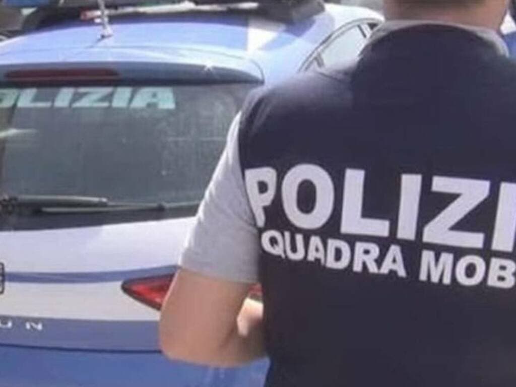 Incensurato, in casa aveva cocaina e marijuana: la Squadra mobile lo arresta