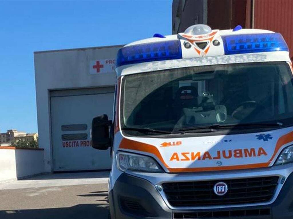 Operatore ecologico aggredito nel centro di Oristano, finisce al Pronto soccorso
