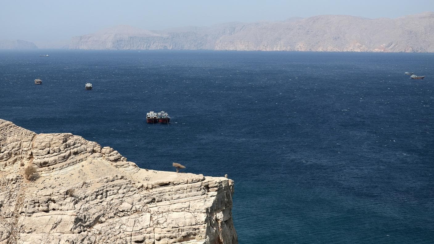 Stretto di Hormuz, traffico paralizzato dopo l’annuncio del blocco navale USA