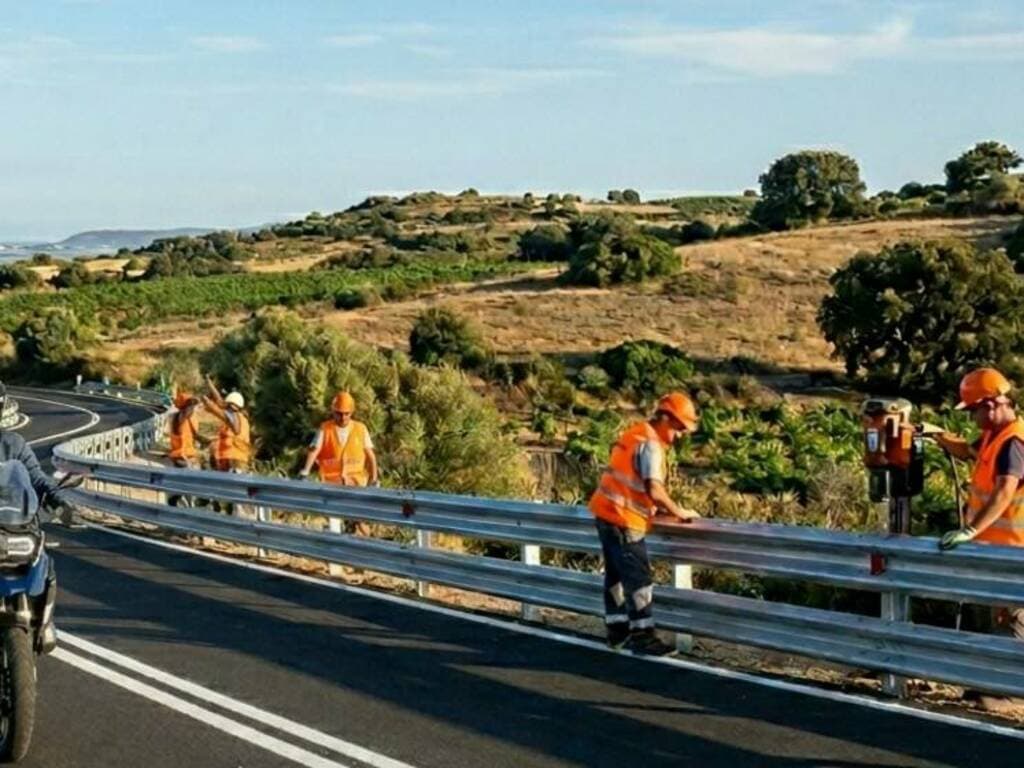 Strade più sicure e a misura di motociclista: parte il piano provinciale per guardrail e segnaletica