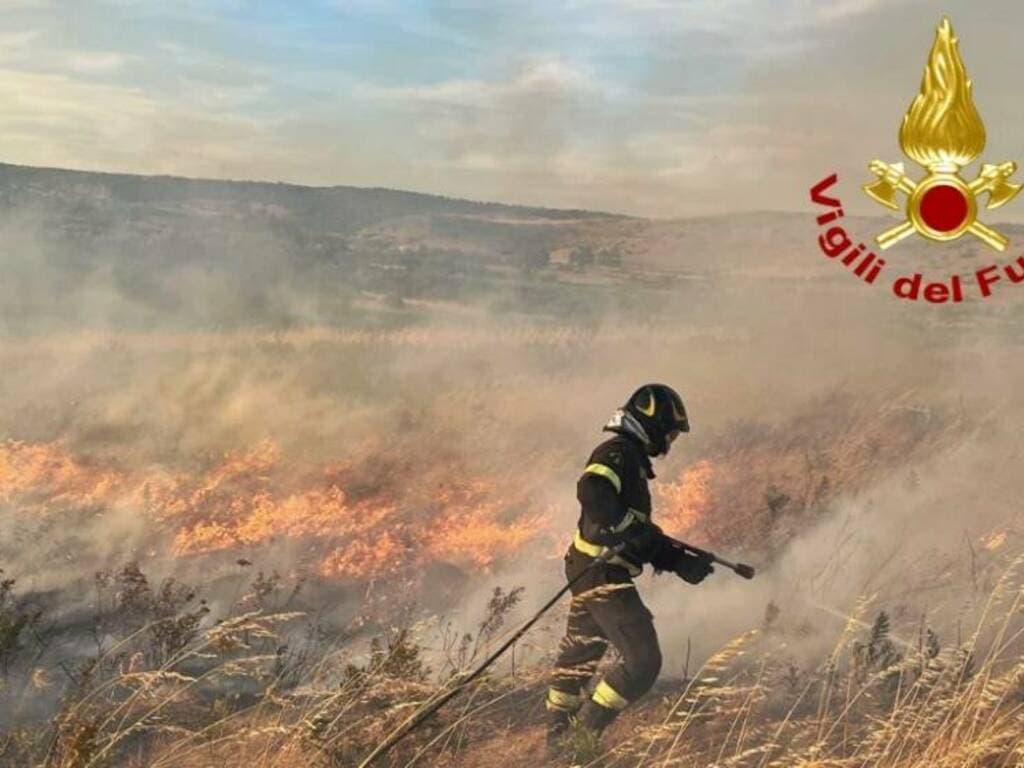 Vigili del fuoco, base stagionale a Terralba, presidio a Is Arenas e supporto al Comando. Ecco la campagna antincendio per l’estate 2026