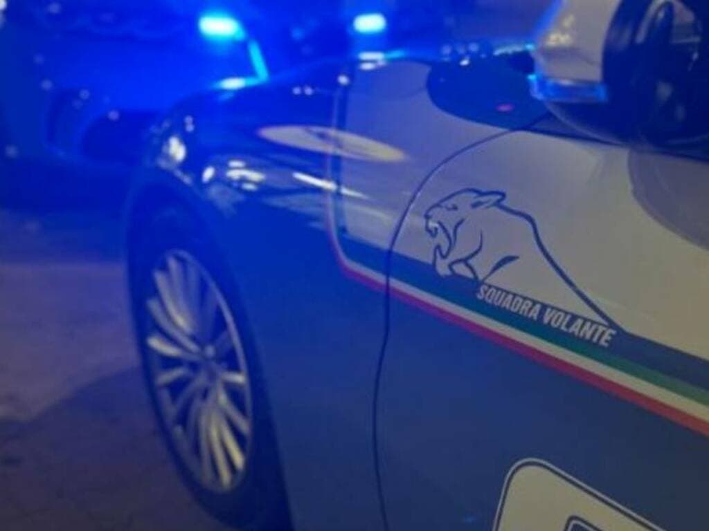 Dopo il rifiuto di un rapporto sessuale a pagamento, aggredisce e tenta di rapinare una donna