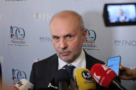 Orazio Schillaci sarà operato d'urgenza nel weekend: «Intervento non rinviabile»