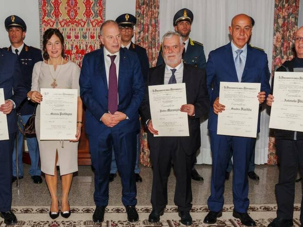 In Prefettura a Oristano la consegna delle onorificenze ai nuovi cavalieri al merito della Repubblica – Foto