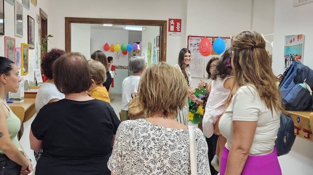 I bambini di ieri accompagnano oggi i propri figli al nido, che compie 40 anni