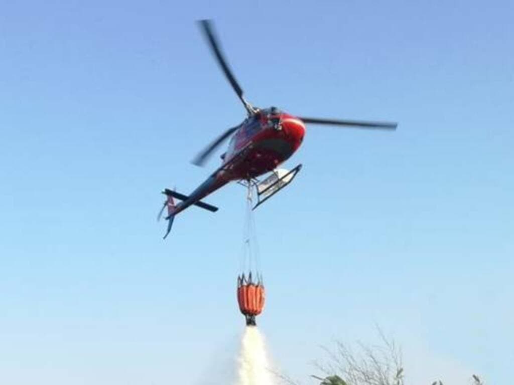 Giornata di fuoco nell’Oristanese: tre incendi in provincia. Elicotteri in volo