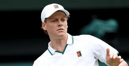 Sinner inizia alla grande a Wimbledon: recupera su Kecmanovic e avanza al secondo turno