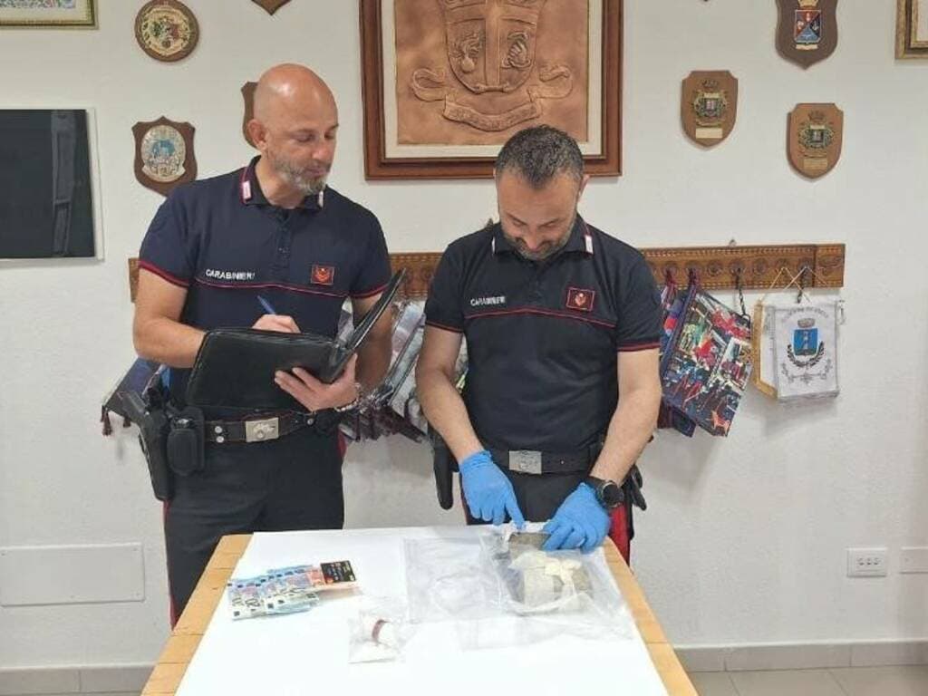 Droga in auto e in casa: arrestato con oltre 720 grammi di cocaina